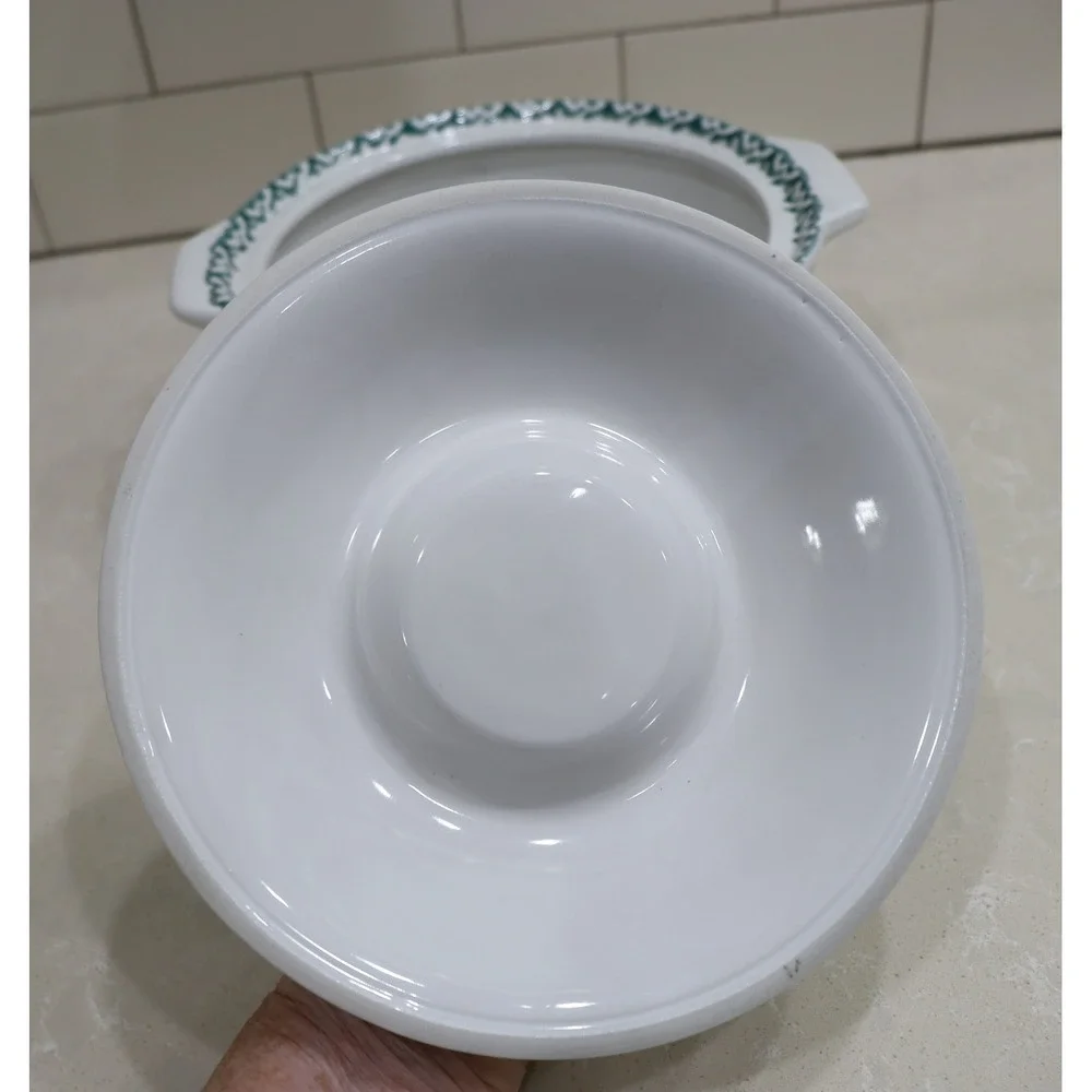 Tienshan Stoneware 2 Quart Round Casserole Dish with Lid Green Heart White